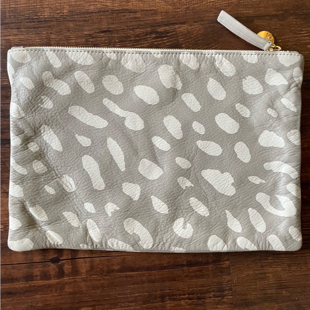 CLARE V. Grey and White Jaguar Clutch